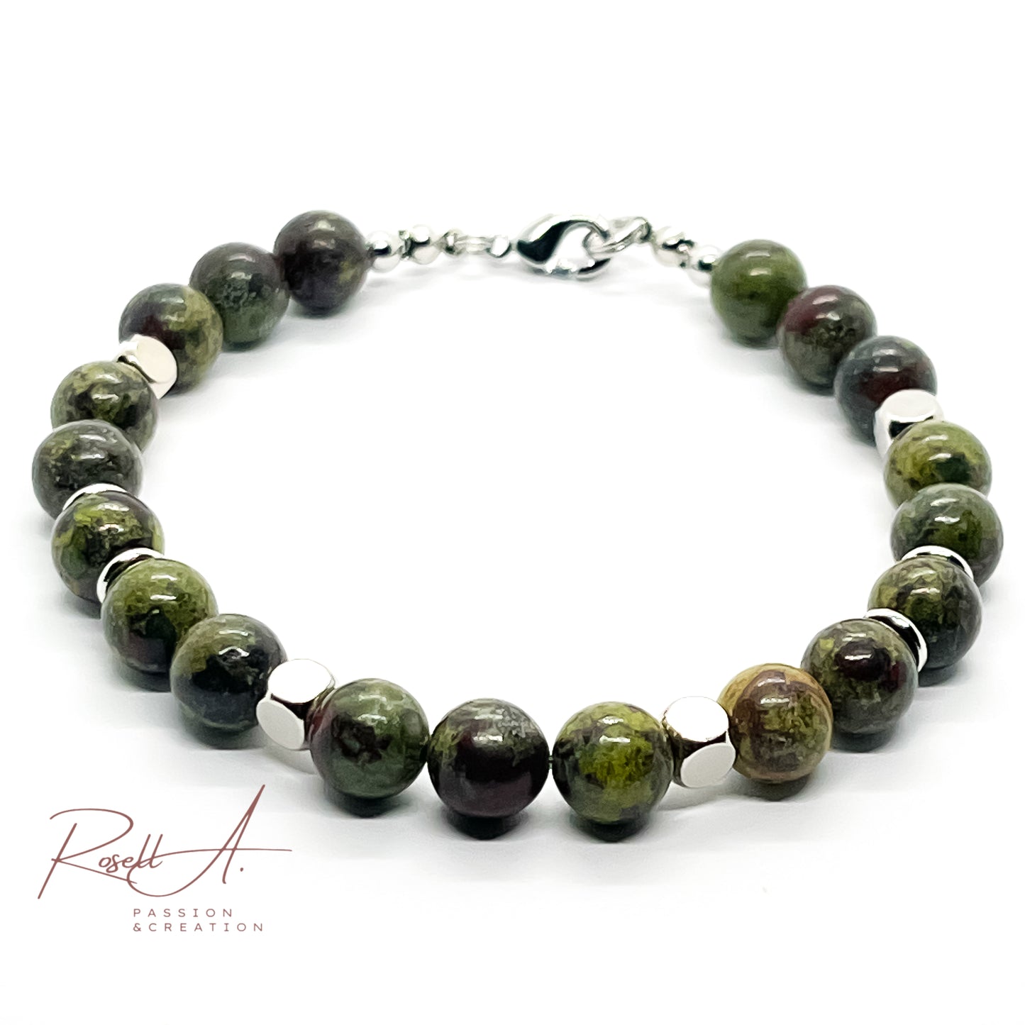 Herrenarmband mit grünen und roten Drachenblut-Jaspisperlen und rhodinierter Oberfläche, vollständig abgebildet