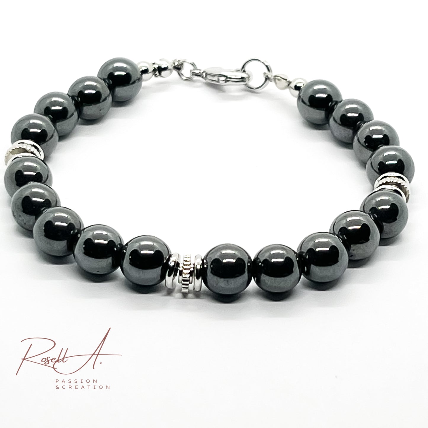 Herrenarmband mit glänzenden Hämatitperlen und rhodinierter Oberfläche, vollständig abgebildet