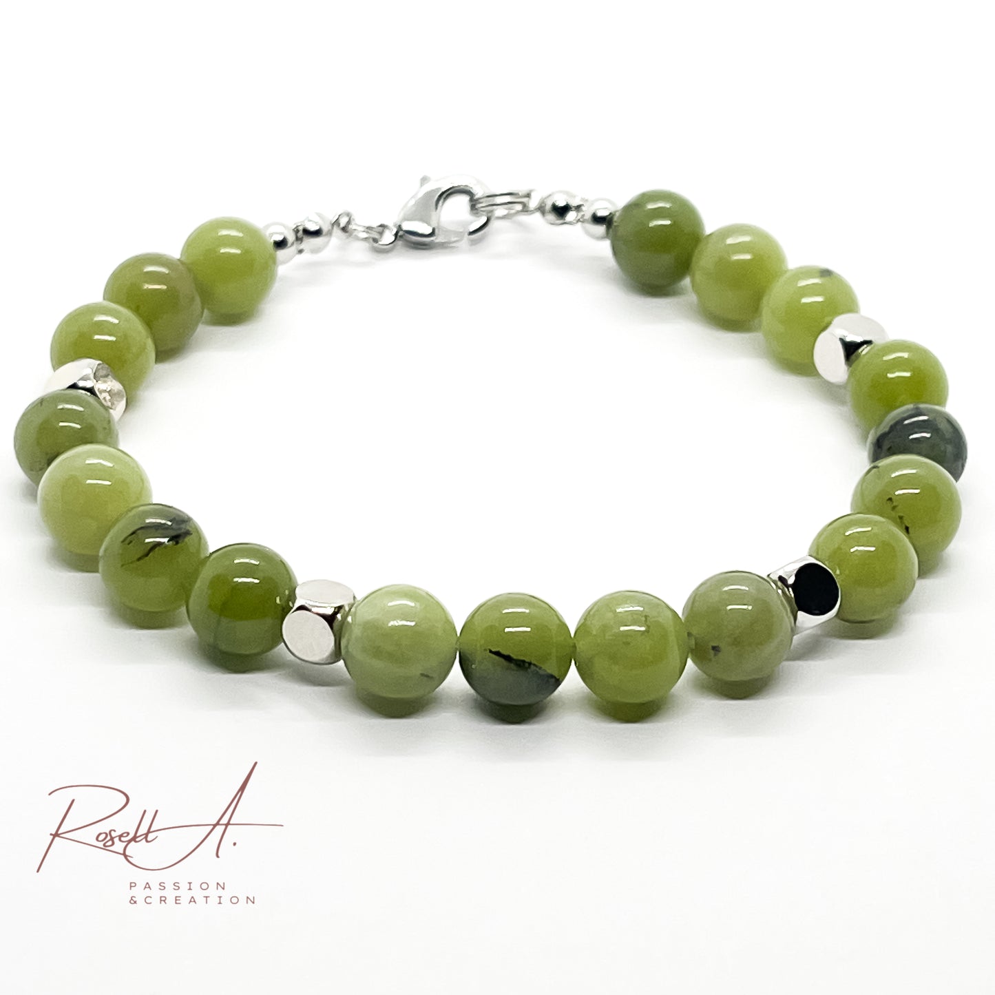 Herrenarmband mit grüner Jade und rhodinierter Oberfläche, vollständig abgebildet
