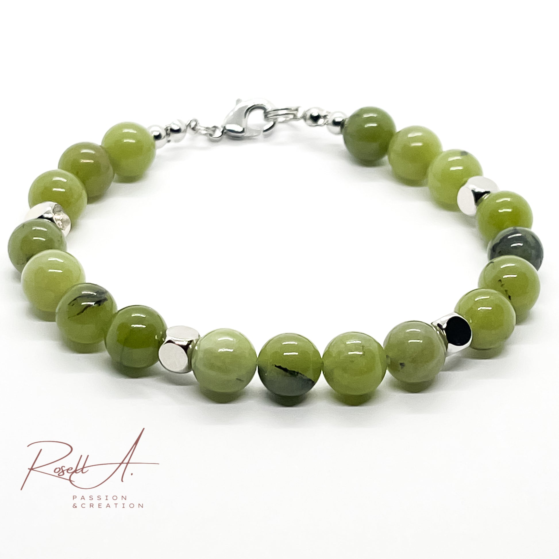 Herrenarmband mit grüner Jade und rhodinierter Oberfläche, vollständig abgebildet