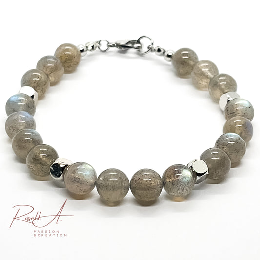 Herrenarmband mit schimmernden Labradoritperlen und rhodinierter Oberfläche, vollständig abgebildet